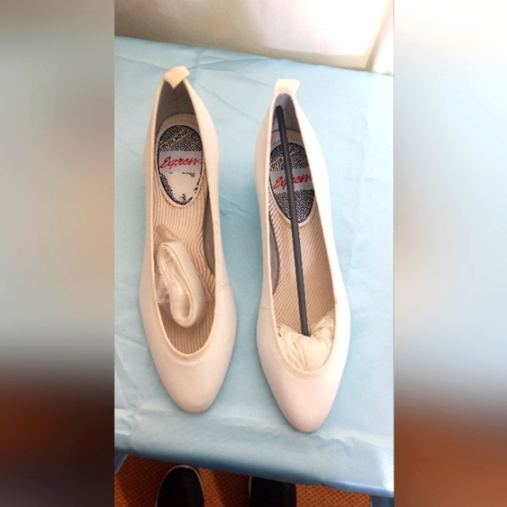 Rush Hour Express white pumps